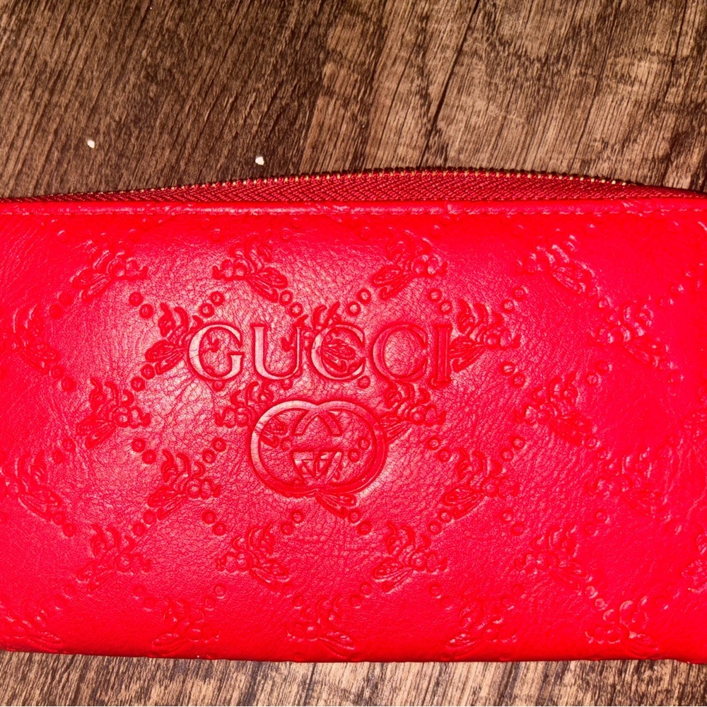 Chic Red Patterned Clutch - Picture 3 of 4